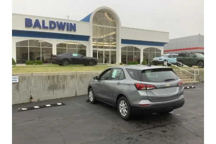 $19788 : Chevrolet Equinox 2023 LS 4d image 5