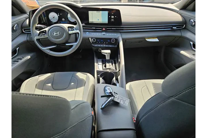 $20000 : Hyundai ELANTRA 2025 SEL Con image 9