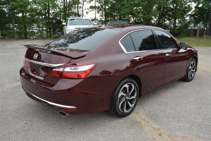 2017 Accord EX-L image 6