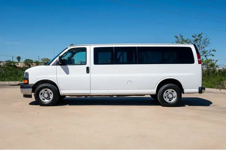 $25906 : Chevrolet Express 2017 LT 35 image 6