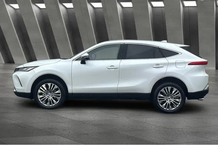 $33900 : Toyota Venza 2023 AWD XLE 4d image 8