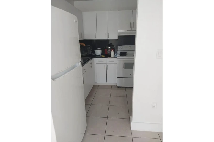 $850 : Rento cuarto en apartamento image 1