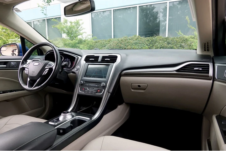 $8500 : 2018 Fusion SE image 7