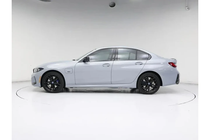 $36998 : BMW 3 Series 2023 330e 4dr S image 3
