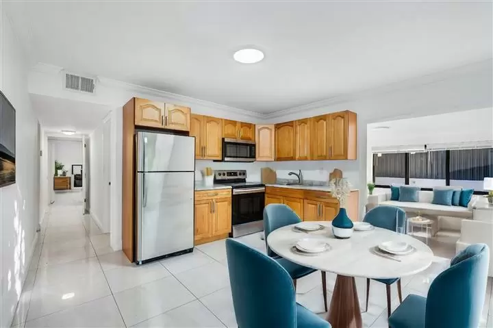 $2998 : Rento casa Coral Gables  airpo image 2