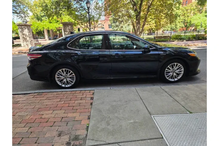 $22500 : 2019 Camry Hybrid XLE image 8