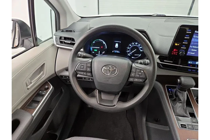 $36998 : Toyota Sienna 2024 LE 8-Pass image 10