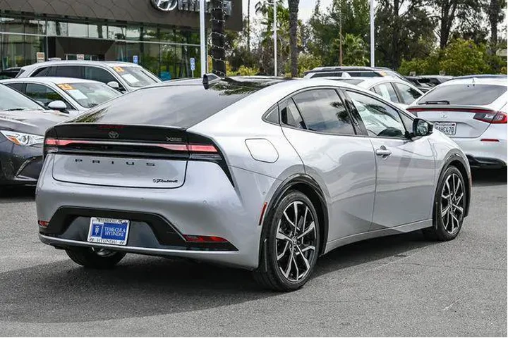 $33000 : Toyota Prius Prime 2024 XSE image 4