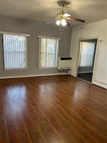 GLENDALE APARTMENT image 1