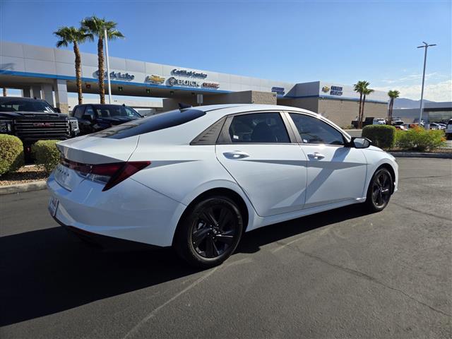 $19746 : Pre-Owned 2022 Elantra SEL image 5