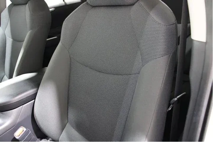 $28986 : Toyota RAV4 2024 AWD LE 4dr image 4