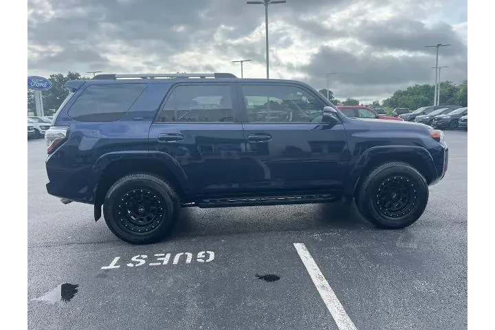 $44489 : Toyota 4Runner 2023 4x4 SR5 image 6