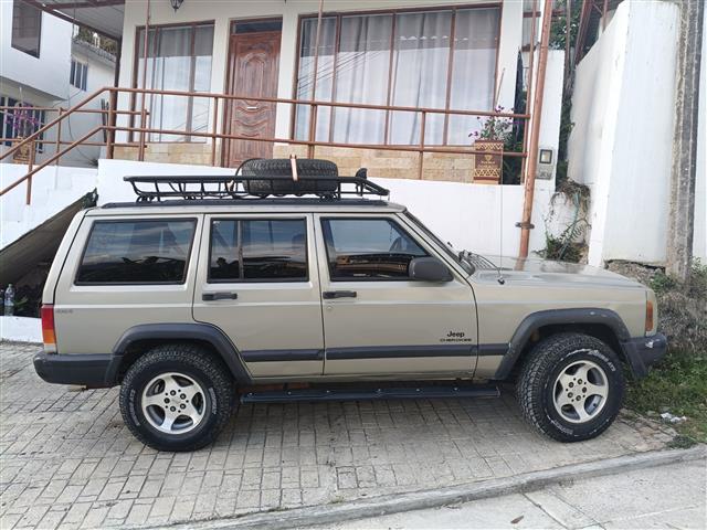 $18000000 : Jeep Cherokee Laredo 98 image 9