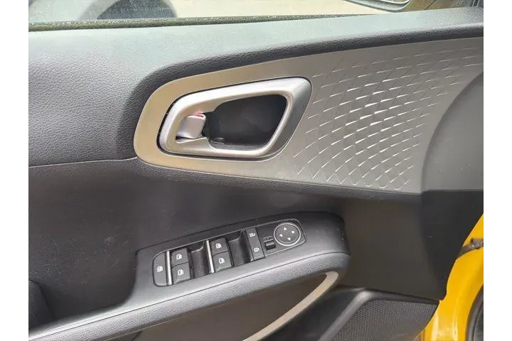 $13992 : Kia Soul 2020 S 4dr Crossove image 5