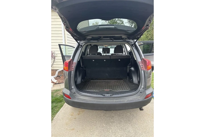 $9000 : 2015 Toyota RAV4 LE SUV image 9