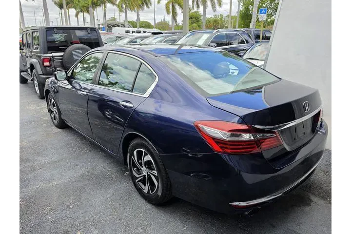 $12590 : Honda Accord 2016 LX 4dr Sed image 4
