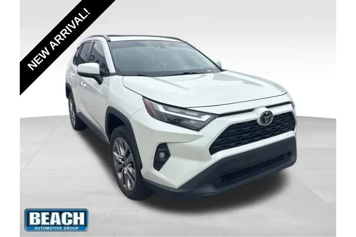 $28459 : Toyota RAV4 2022 XLE Premium image 1