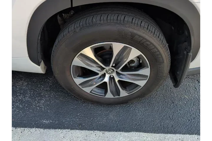 $40000 : Toyota Highlander 2024 LE 4d image 5