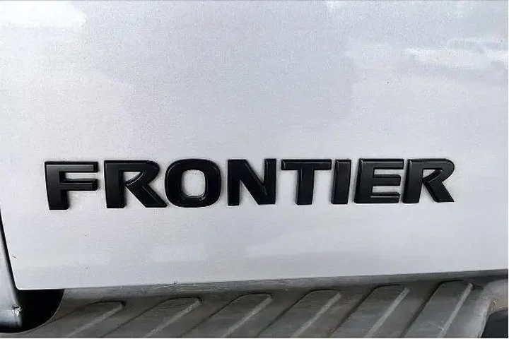 $11991 : Nissan Frontier 2013 4x4 S 4 image 9