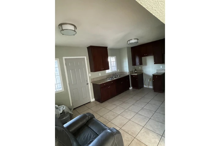 $2575 : Rentó casa image 5
