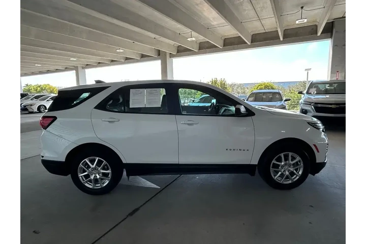$13789 : Chevrolet Equinox 2022 LS 4d image 4