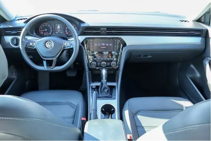 $14994 : Volkswagen Passat 2021 SE 4d image 6