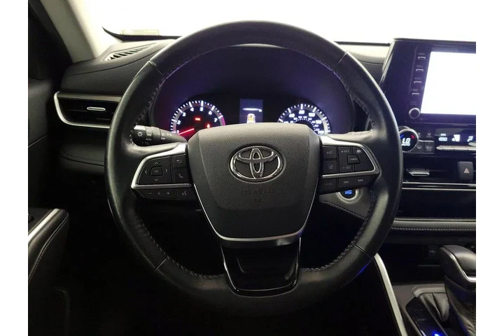 $27998 : Toyota Highlander 2021 LE 4d image 10