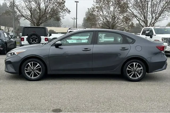$15990 : Kia Forte 2023 LXS 4dr Sedan image 7