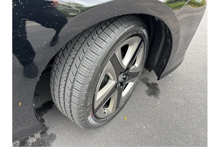 $15997 : 2019 Prius Limited image 10