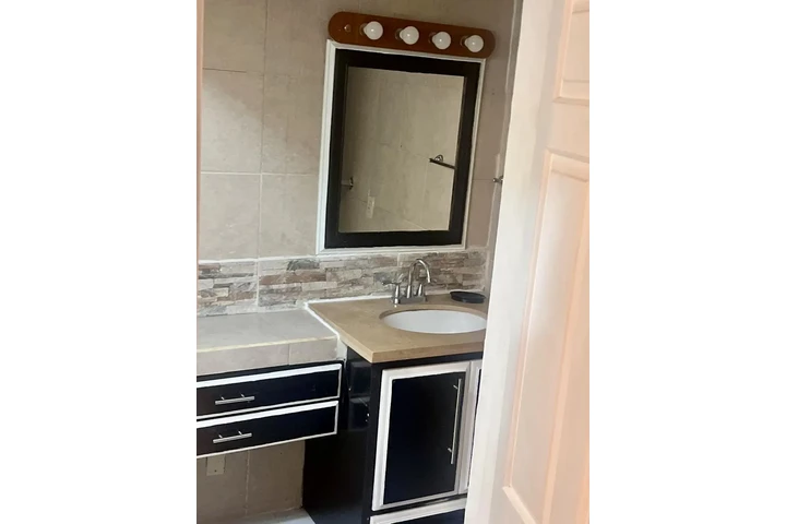 $1800 : Departamento muy ubicado Renta image 5