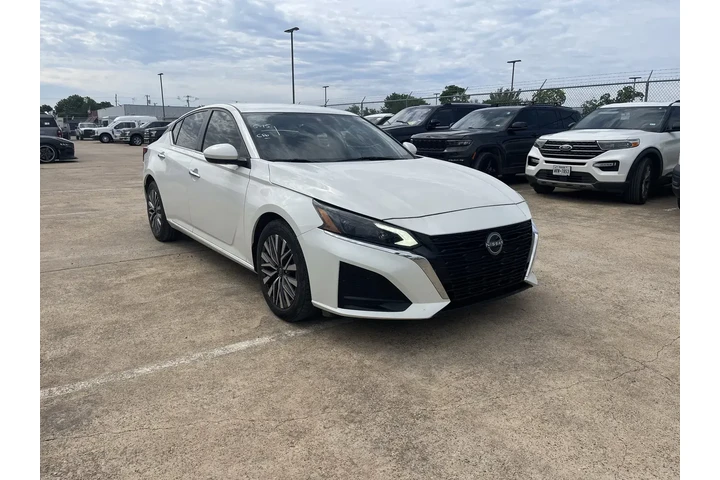 $19559 : Nissan Altima 2023 2.5 SV 4d image 2