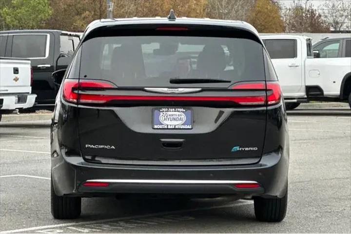 $28490 : Chrysler Pacifica Plug-In Hy image 5