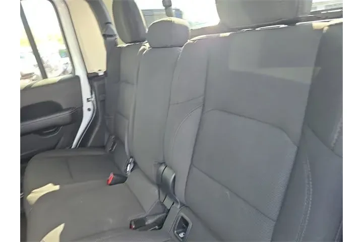 $26990 : Jeep Gladiator 2023 4x4 Over image 9