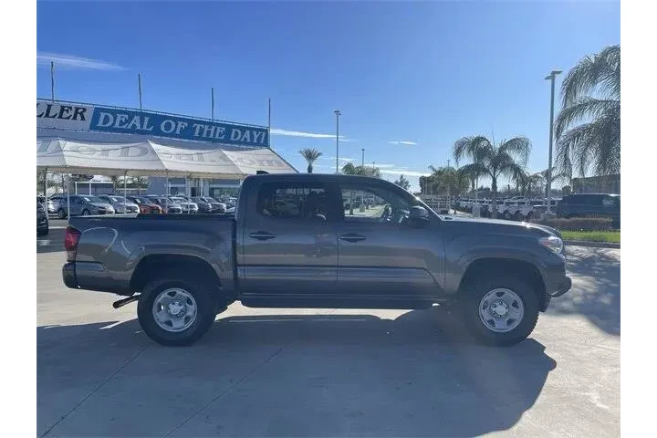 $27267 : Toyota Tacoma 2021 4x2 SR5 4 image 9