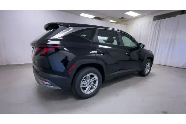 $28066 : Hyundai TUCSON 2025 AWD SE 4 image 8