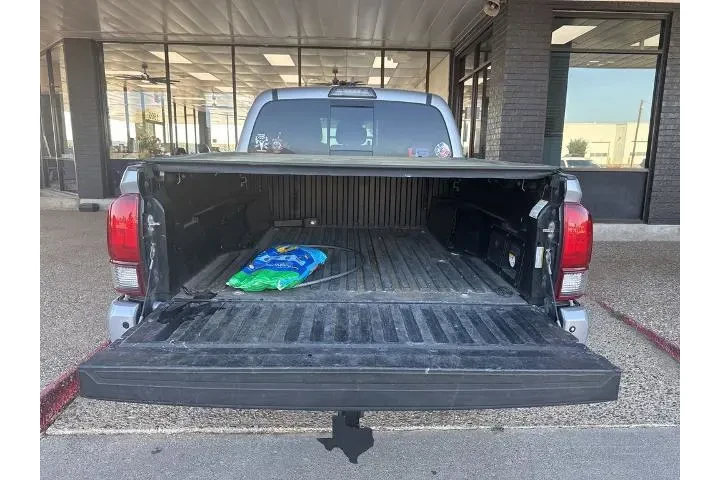 $28025 : Toyota Tacoma 2019 4x4 SR5 V image 5