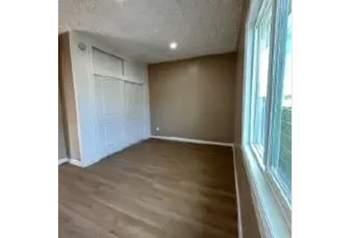 $1550 : RENTO APTO. EN EAST L.A. image 7