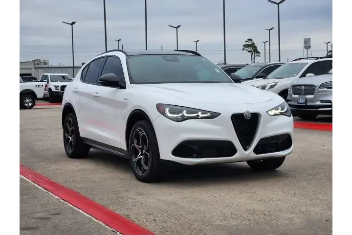 $39850 : Alfa Romeo Stelvio 2024 AWD image 3