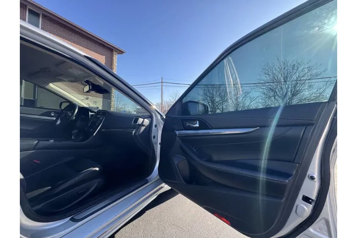 $12999 : 2021 Maxima 3.5 SV image 10