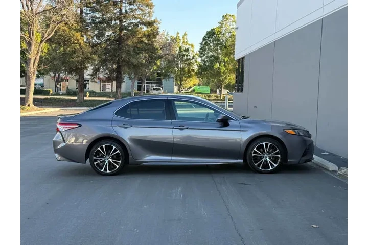 $16440 : 2018 Camry image 5