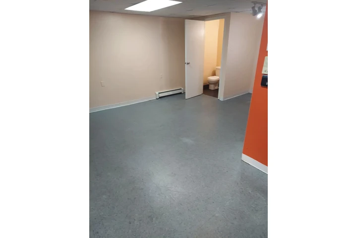 $1000 : Oficina  Junction Bvd 40ave. image 2