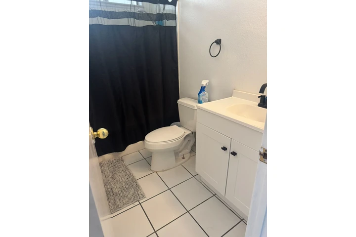 $850 : Cuarto De Renta image 2