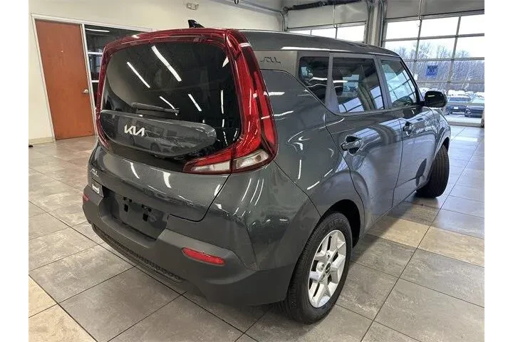 $15000 : Kia Soul 2022 LX 4dr Crossov image 10