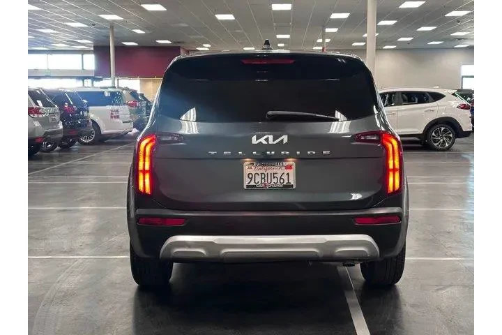 $26876 : Kia Telluride 2022 LX 4dr SU image 5