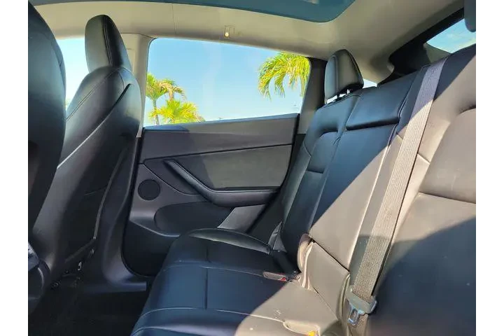 $32991 : Tesla Model Y 2022 AWD Long image 9