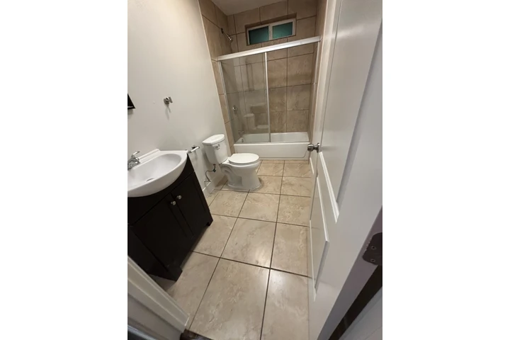 $1200 : Cuartos en renta image 3