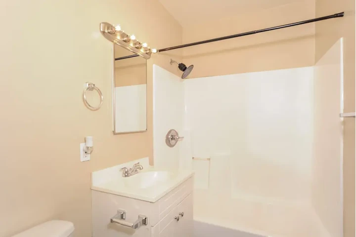 $2875 : Quality Home image 8