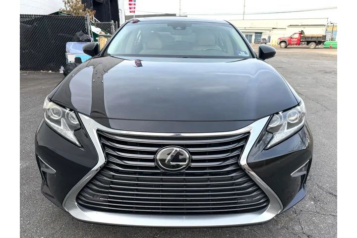 $11595 : 2016 ES 350 4dr Sdn image 10