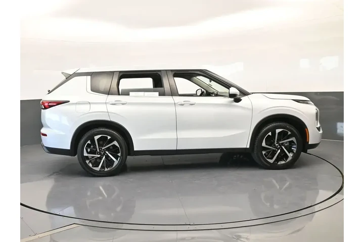 $15991 : Mitsubishi Outlander 2022 ES image 7