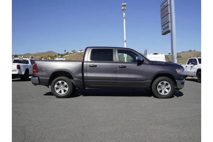 $39759 : Ram 1500 2023 4x4 Laramie 4d image 3